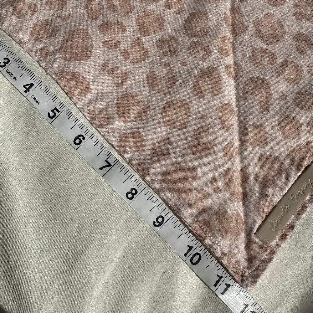 EUC, Canoodle Leopard Pattern Dog Bandana, Pink, Size M
